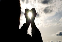 探索天涯社区台湾论坛的热闹时光，用户在这里把两岸心连在一起，手拉手聊天。